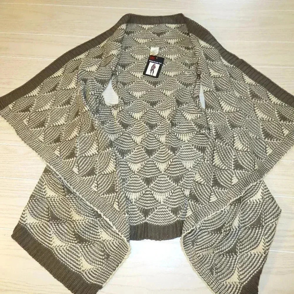 Buy 1 sweater, Get 2 Free!!! Lildy Printed Sweater Vest Size S-M NWT - Picture 2 of 6